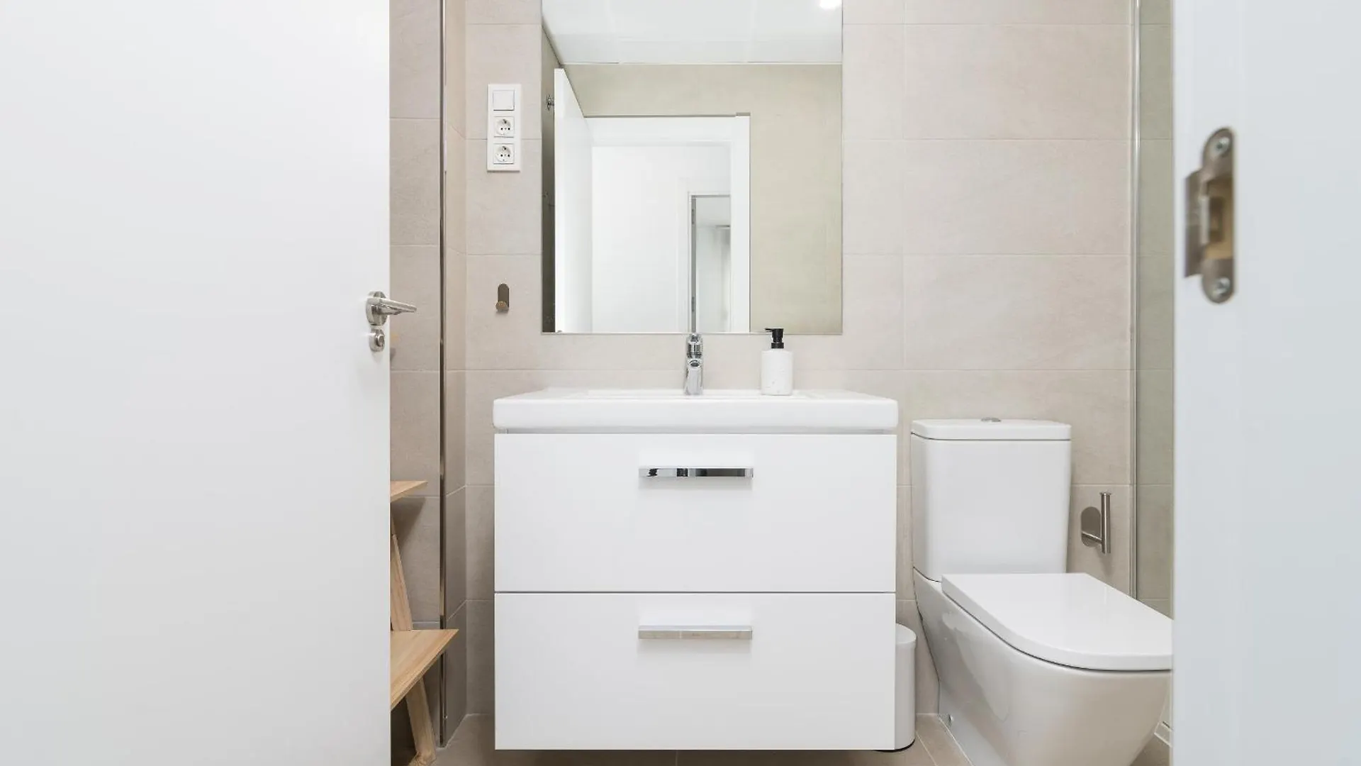 Suite Homes Urban Sky Tower 4 G Málaga Spanyolország
